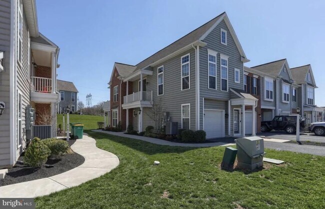 Foto del edificio - 670 Whitetail Dr