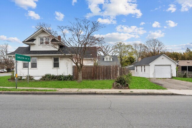 Foto del edificio - 218 Islip Blvd