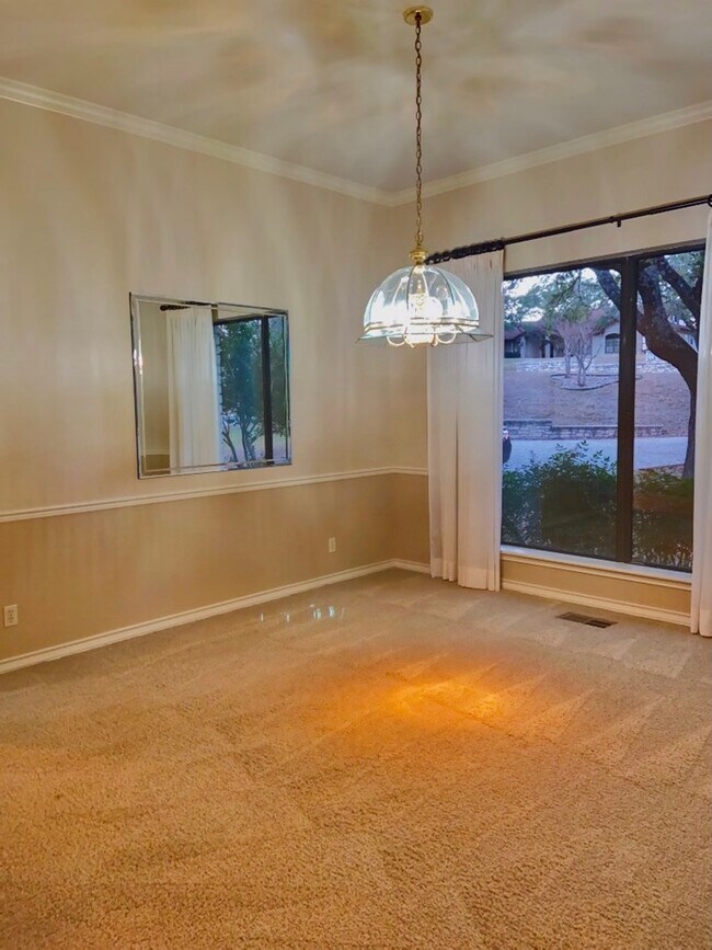 Building Photo - 409 Spring Mill Dr