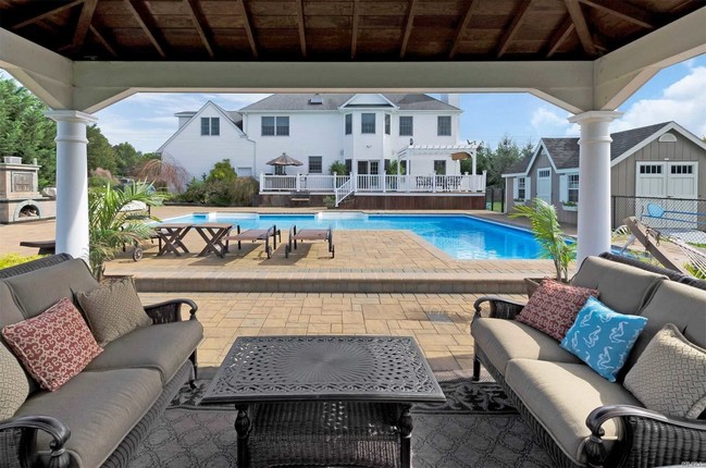 Foto del edificio - 725 Jacobs Ln