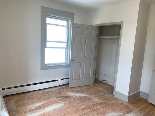 Building Photo - 261 Chandler St