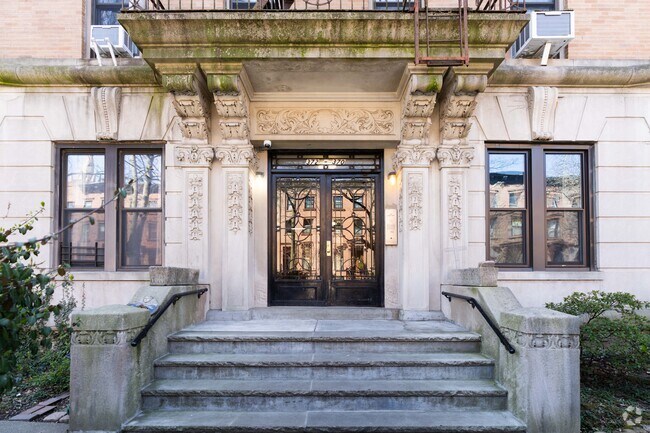 Entrance - 370-372 Union St