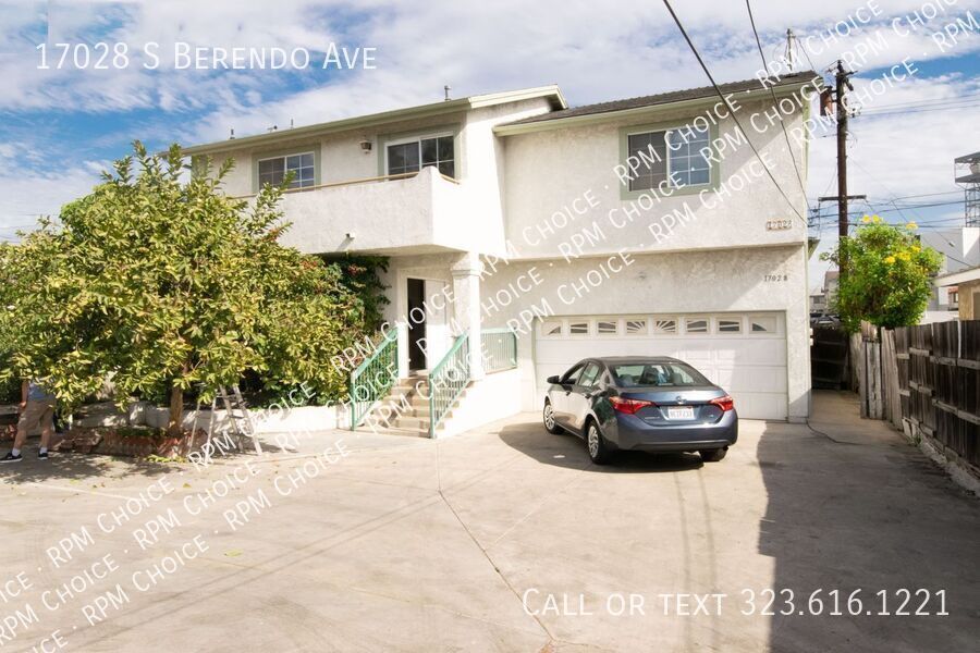 Foto principal - Quiet Large 4bd.4ba back house on Two on A...