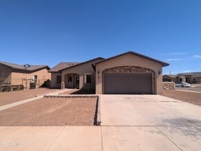 Building Photo - 1001 Half Moon Pass