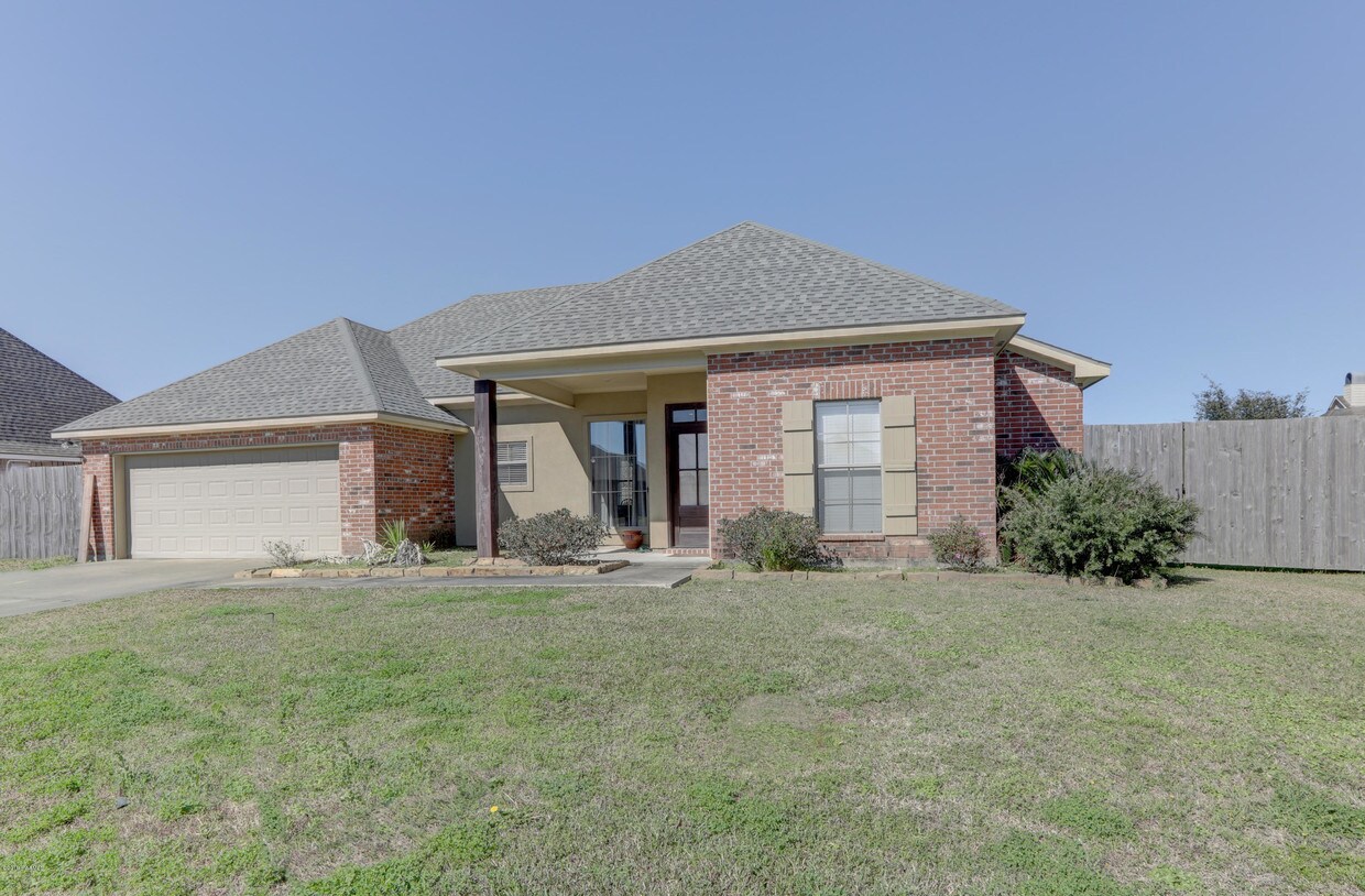 112 Cranberry Dr, Broussard, LA 70518 House Rental in Broussard, LA