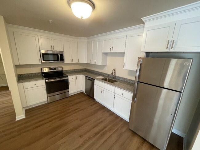 Building Photo - 540 Northend Dr
