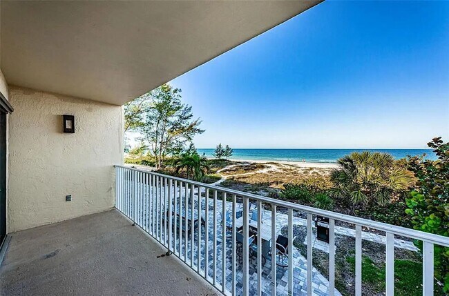 Foto del edificio - Beachfront Paradise in Indian Shores – Stunning Gulf & Intracoastal Views! 3bed|2bath