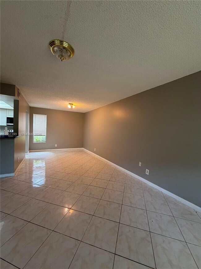 Building Photo - 3100 Riverside Dr