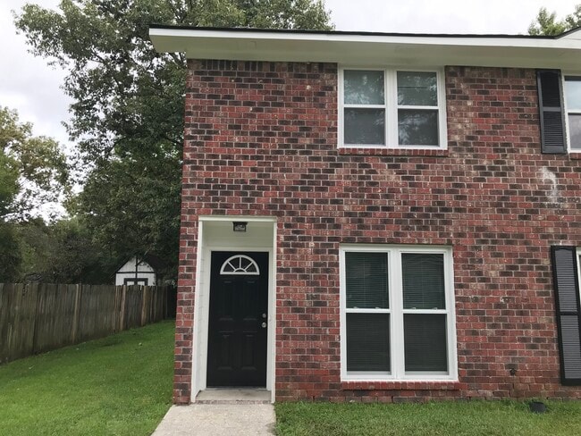 Building Photo - 117 Langley Dr