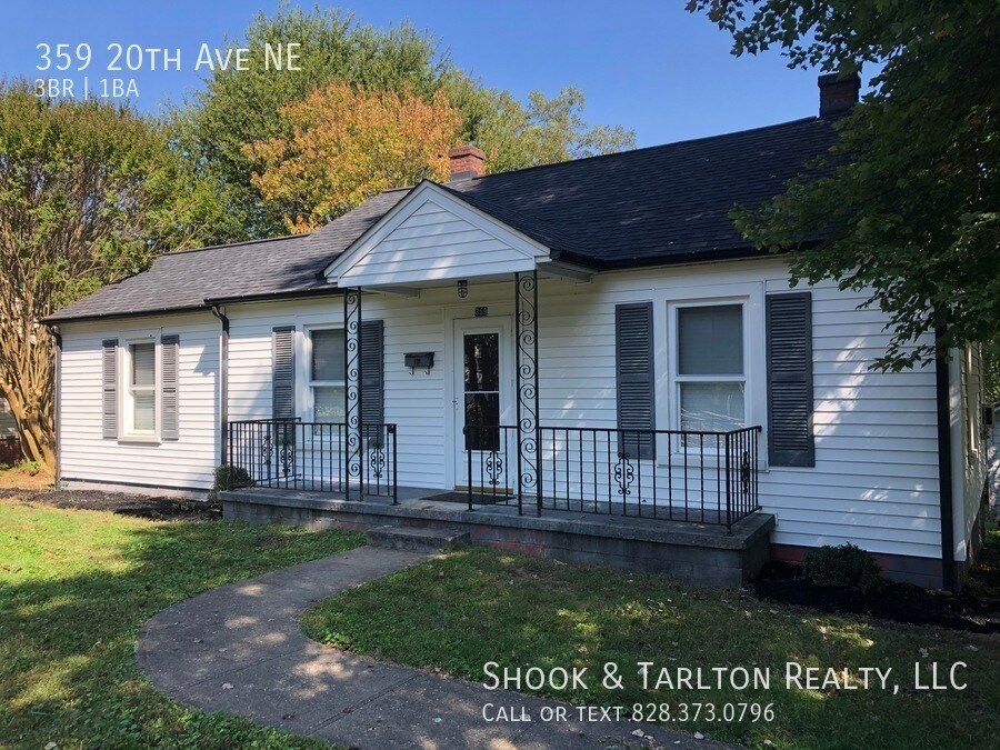 Primary Photo - Single Family Home Near downtown Hickory