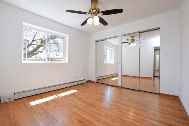 Building Photo - 5400 N Sheridan Rd