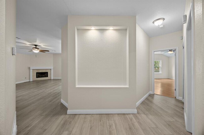 Building Photo - 1617 Abbey Ln