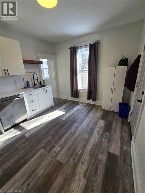 Photo du bâtiment - 90 Kent St S