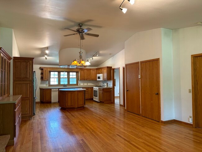 Building Photo - 6212 Strathmore Ln