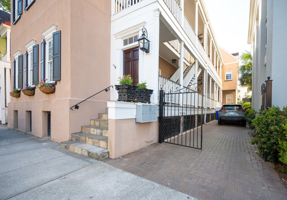 Photo - 79 Society St (Charleston, SC)