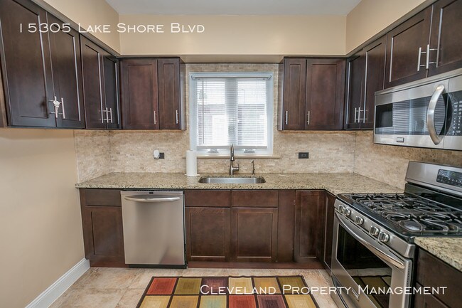 Building Photo - Charming Home Near Lake Erie