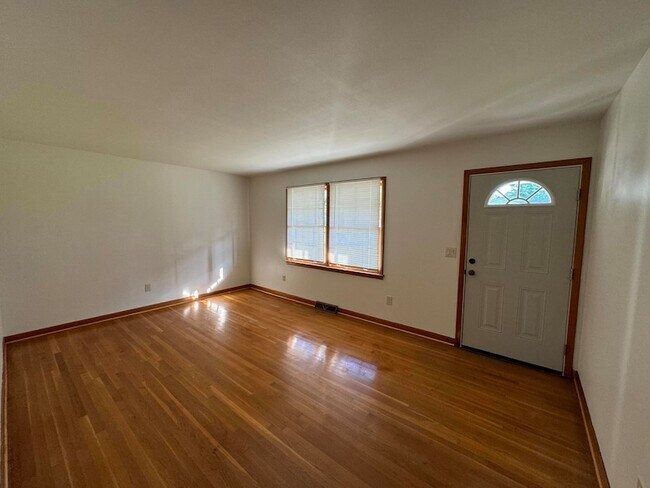 Foto del edificio - 4220 Oakridge Dr