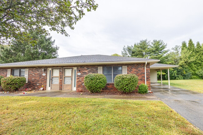 Building Photo - 2017 Erin Ct