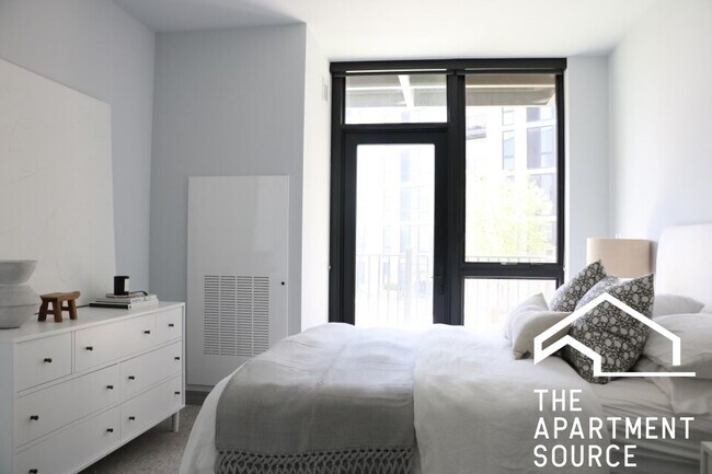 Building Photo - 2155 N Elston Ave