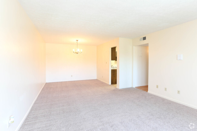 2BR, 2BA - 1,050 SF - Living Room - El Patio Apartments