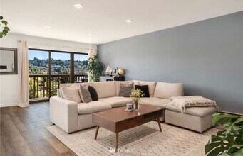 Building Photo - 2550 Thorndyke Ave W