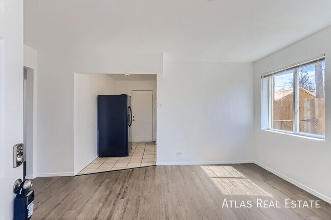 Foto del edificio - 3450 Birch Street