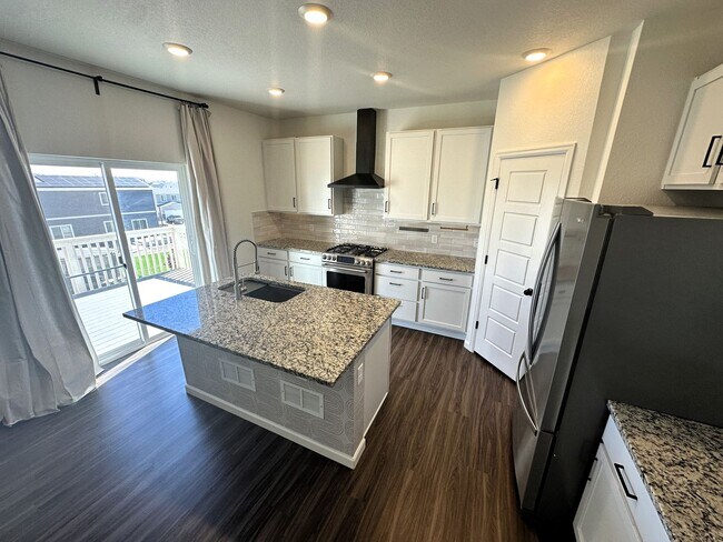 Building Photo - Spring Valley Ranch In Elizabeth, Newer 4 ...