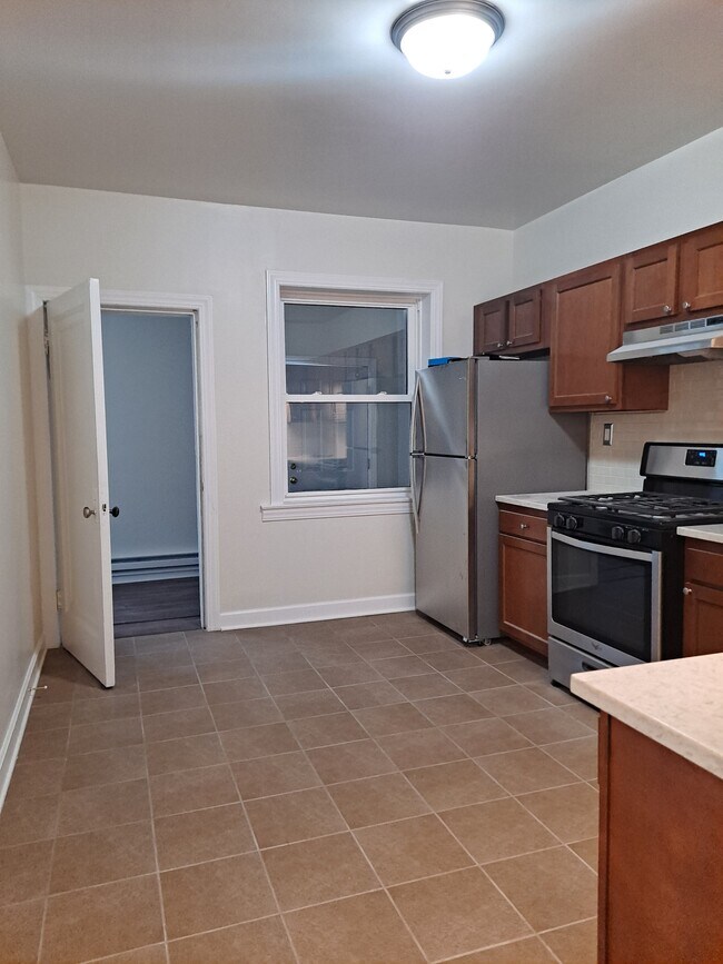 Foto del edificio - 2165 N Western Ave