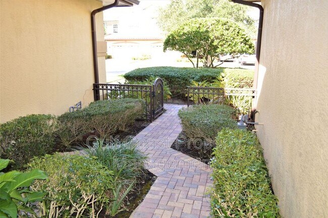 Foto del edificio - 8361 Miramar Way