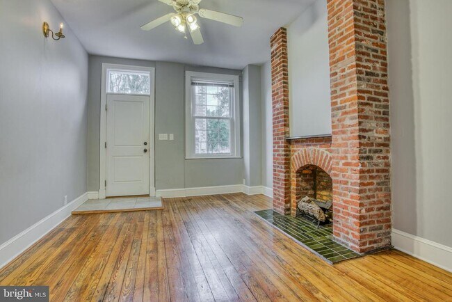 Building Photo - 2123 E Fairmount Ave
