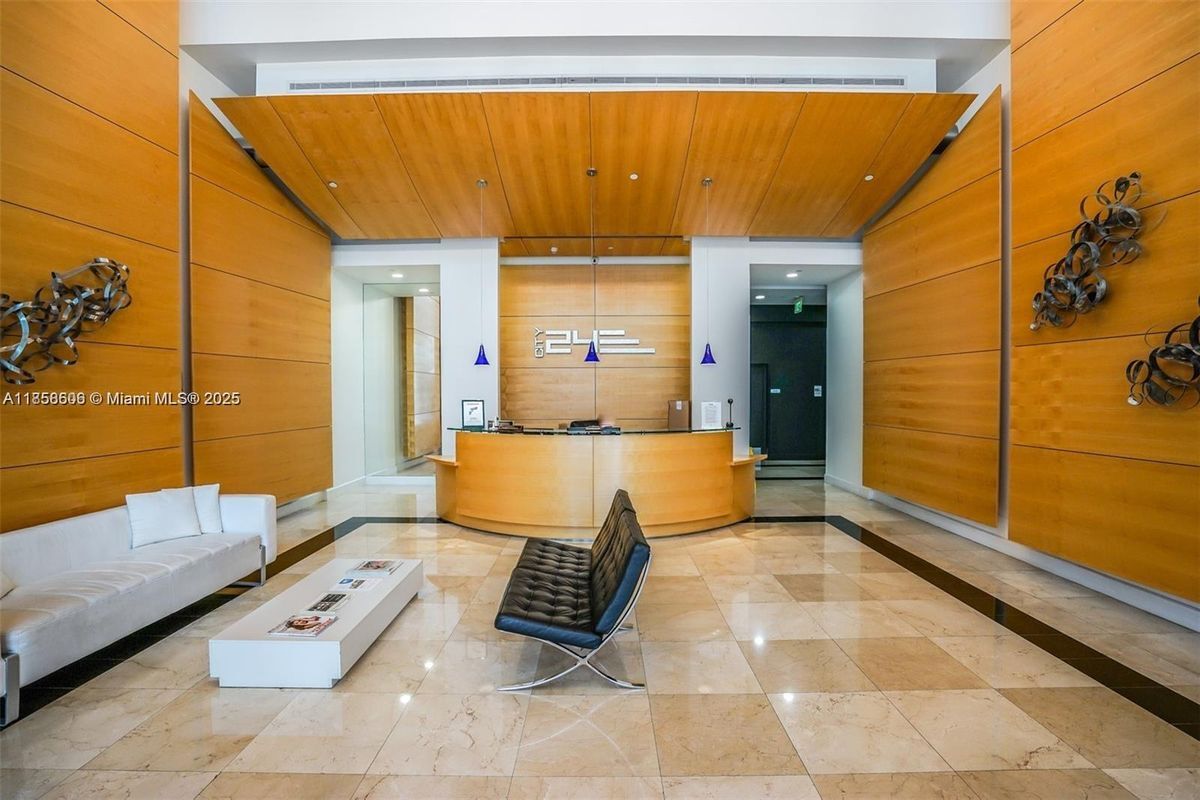 Foto del edificio - 350 NE 24th St