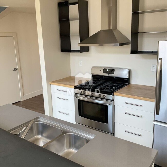 Foto del edificio - 3409 Broadway Apt 210