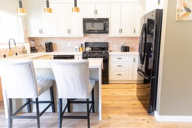 Foto del edificio - 6217 Carpenter Ave