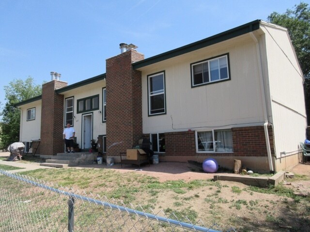 Foto del edificio - 4311 Dewey Dr
