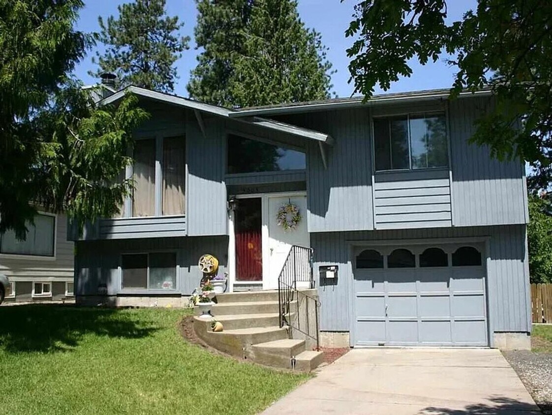 Building Photo - **August** South Hill 3-Bedroom Home