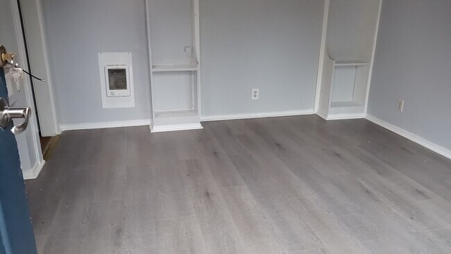 Building Photo - 430 S Holladay Dr