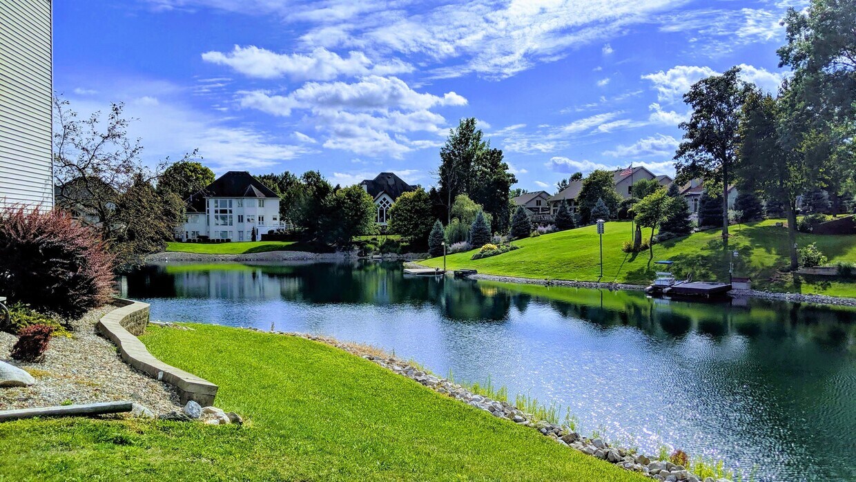 Foto principal - 838 Deerwood Dr