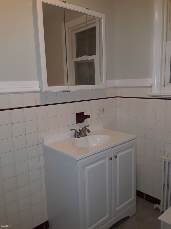 Building Photo - 3 br, 1 bath House - 16 Nobile St