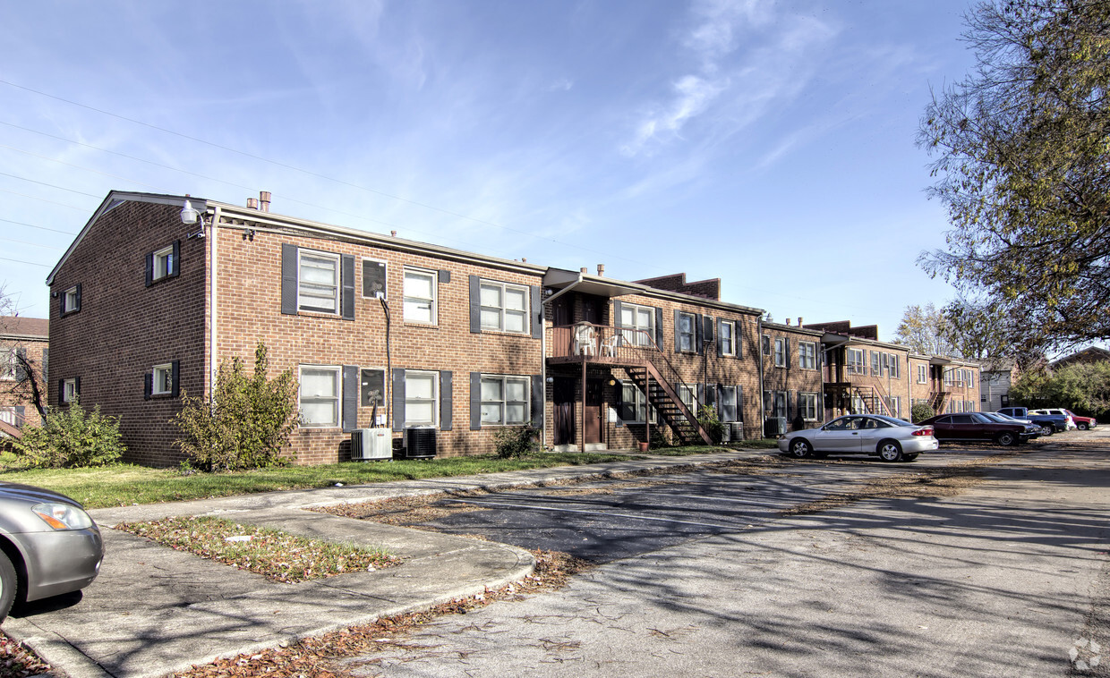 Primary Photo - Circle View Apartments