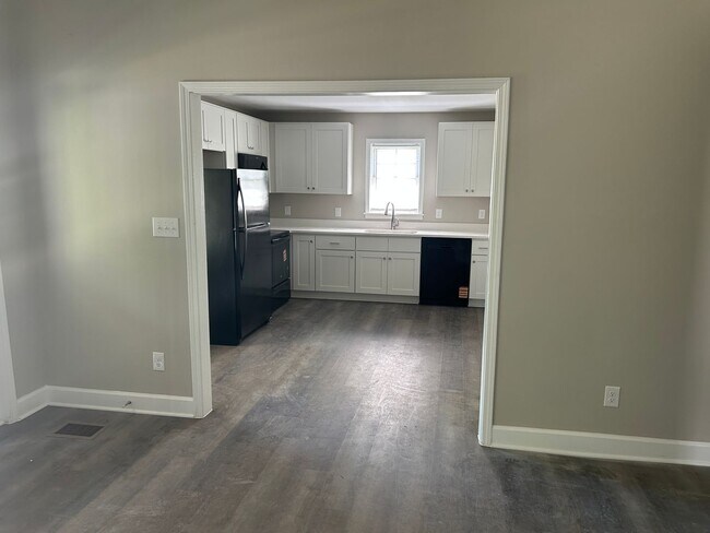 Foto del edificio - 627 W Northwest Blvd