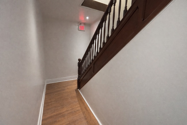 Building Photo - 584 Huron St