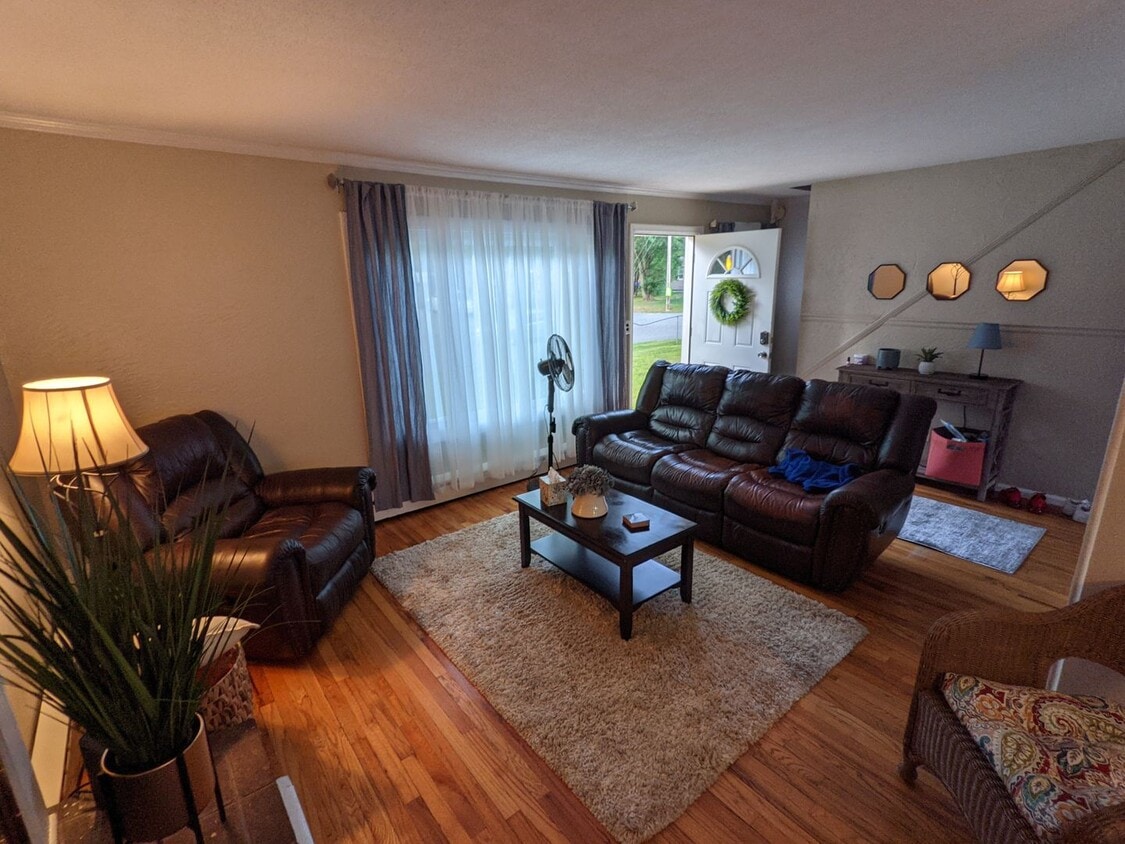 Photo - 73 Emerald Rd