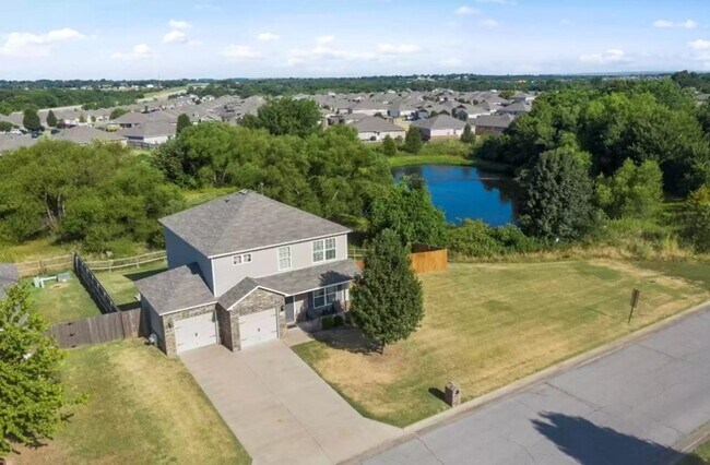 Foto del edificio - 3 Bed | 2.5 Bath in Broken Arrow!