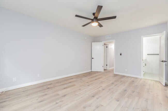 Building Photo - Coldwater Contessa