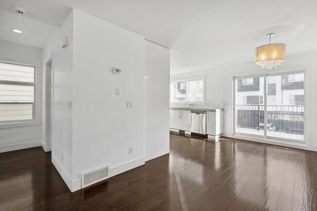 Photo du bâtiment - 1530 Bayside Ave SW