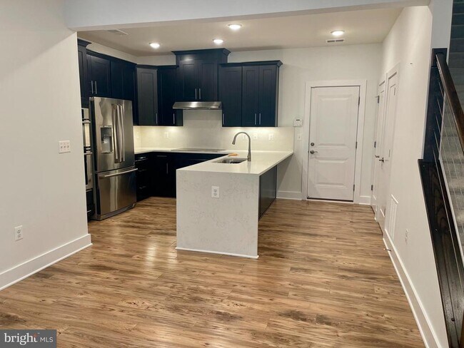 Building Photo - 44774 Tiverton Sq