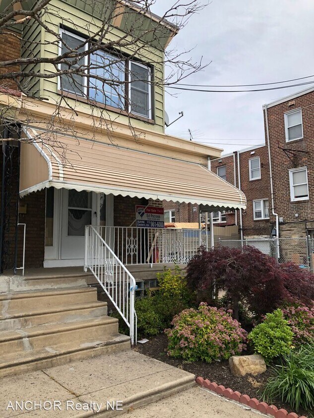 Primary Photo - 3 br, 1 bath House - 4627 Sheffield Ave