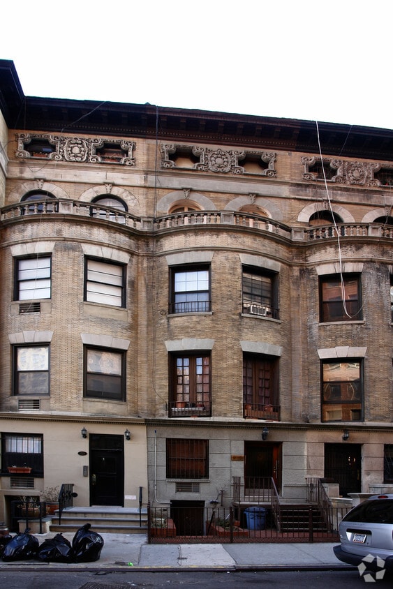 Building Photo - 219 W 70th St