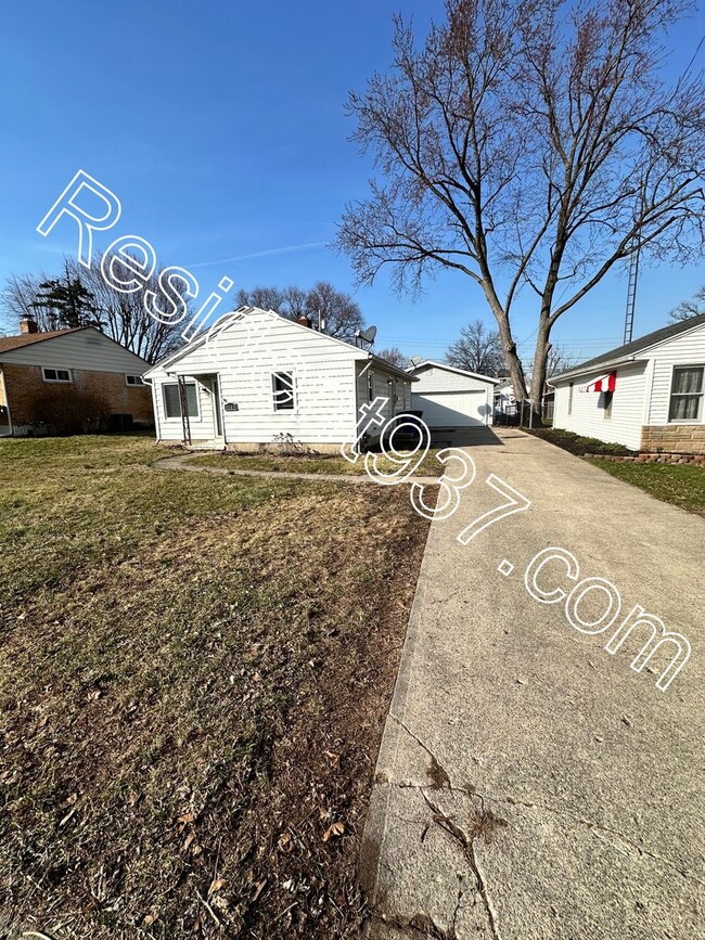 Building Photo - Updated 2 Bed 1 Bath in desired Belmont Area