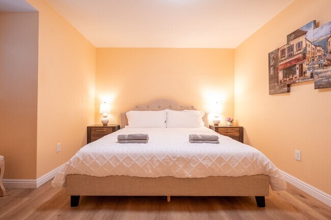 Foto del edificio - Contemporary New home in Monrovia